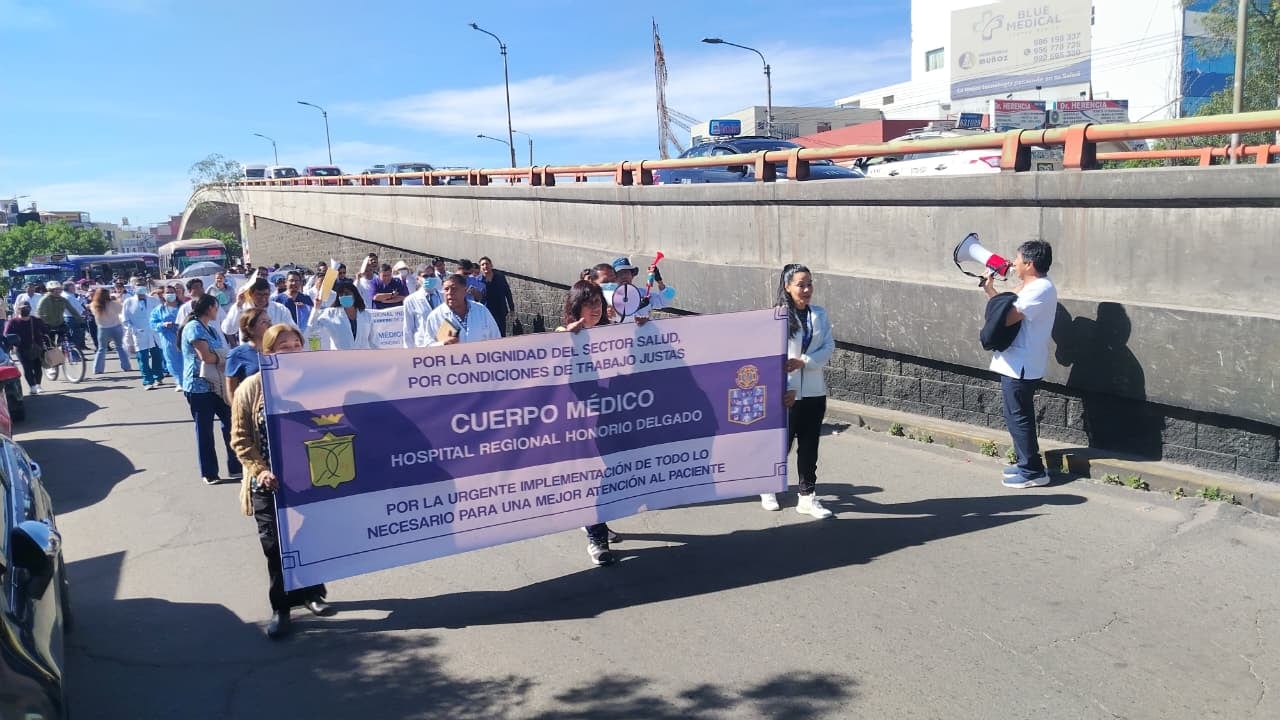 Médicos del Honorio Delgado dejan de atender a 860 pacientes al día por huelga (Foto: Álvaro Figueroa/@photo.gec)