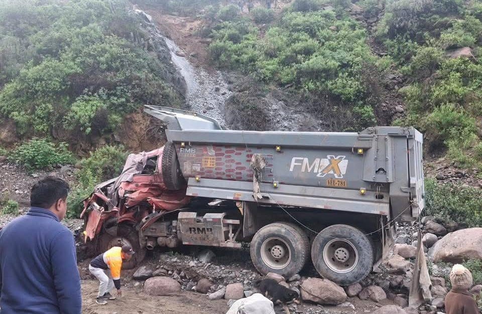 Un fallecido en Yanaquihua en Condesuyos, tras desbarranco de un volquete (Foto: Difusión)