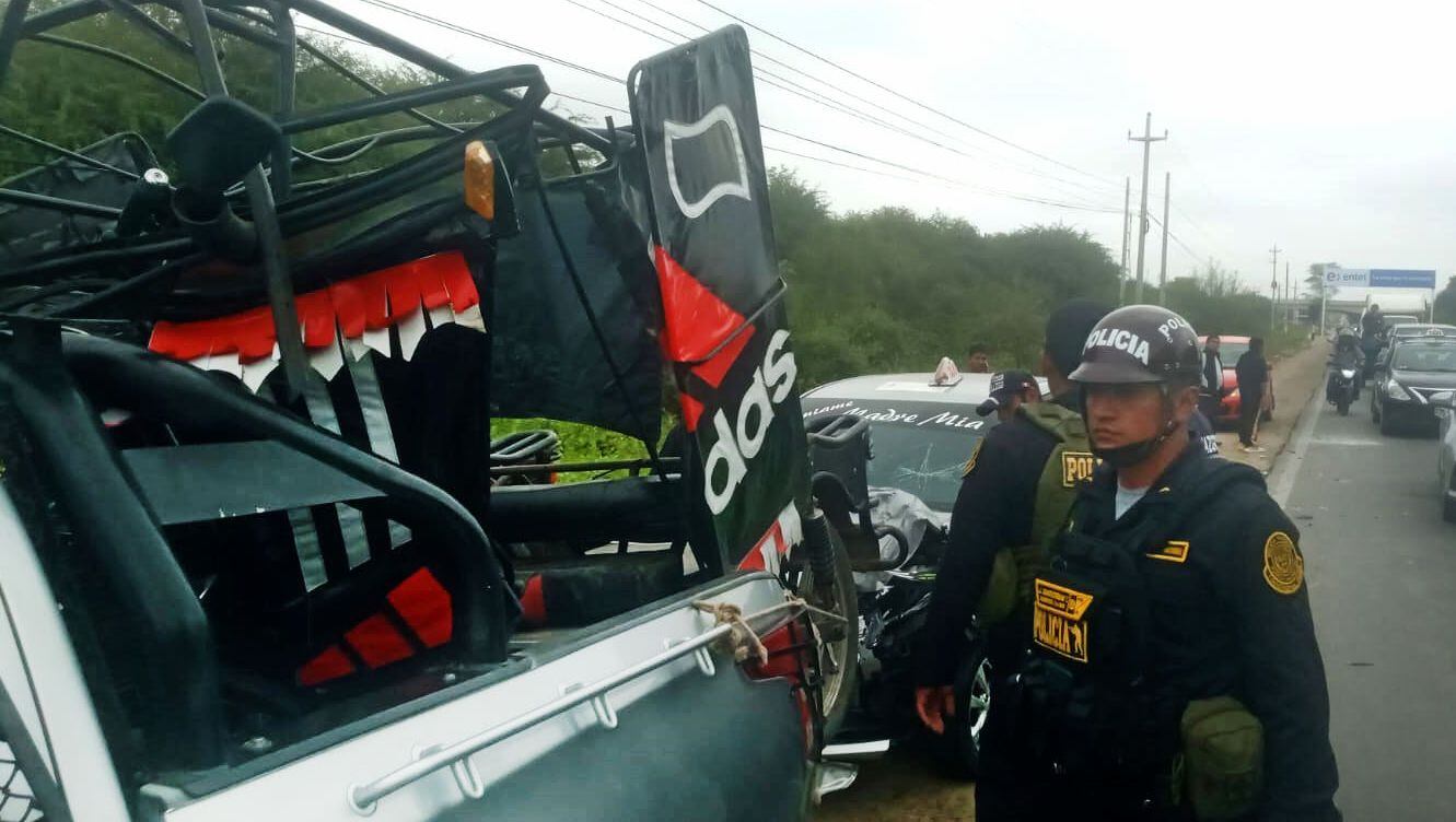 Los heridos fueron auxiliados por personal de Serenazgo y de la Policía de Catacaos y trasladados de emergencia a una clínica de Piura. Se investiga las causas del choque