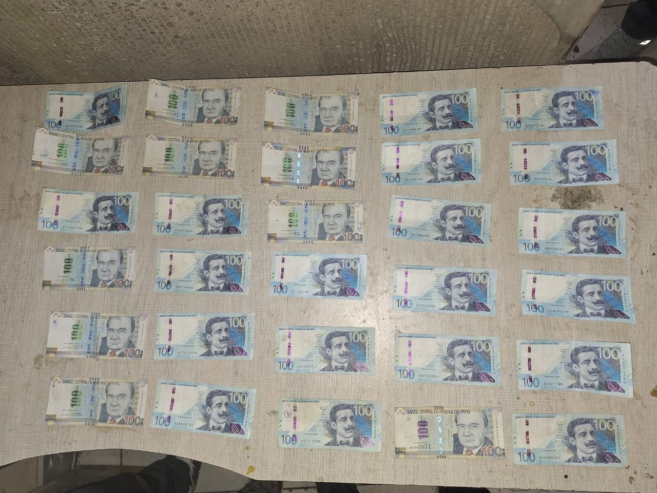 Policía halló dinero en efectivo durante intervención. (Foto: GEC)