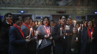 Delia Espinoza: Trabajadores del Ministerio Público realizan vigilia en apoyo a la fiscal de la Nación