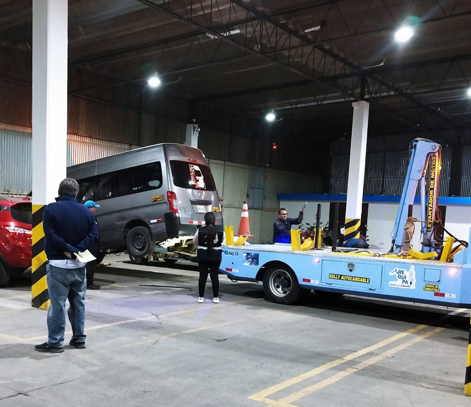 Municipalidad de Arequipa internó a 11 vehículos que prestaban servicio de transporte sin autorización. Foto: Municipalidad de Arequipa