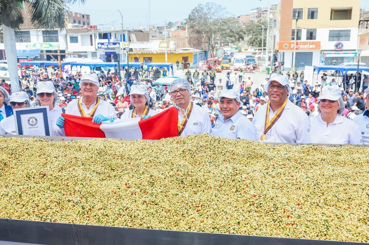 Ensalada de tarwi, la más grande del mundo. Foto: MIDAGRI