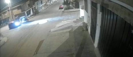 Trujillo: Choque entre automóvil y mototaxi deja dos heridos en La Esperanza