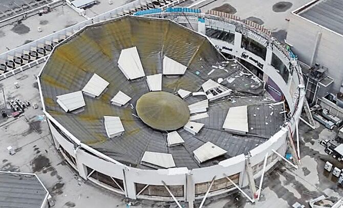 Vocero de la Red de Emprendedores por la Reactivación, Daniel Hermoza, señaló que pérdidas son millonarias, mientras que presidente del Instituto de Economía y Empresa, Francisco Huerta, afirmó que solo en tiendas aledañas al centro comercial han dejado de ingresar casi S/ 10 millones mensuales.