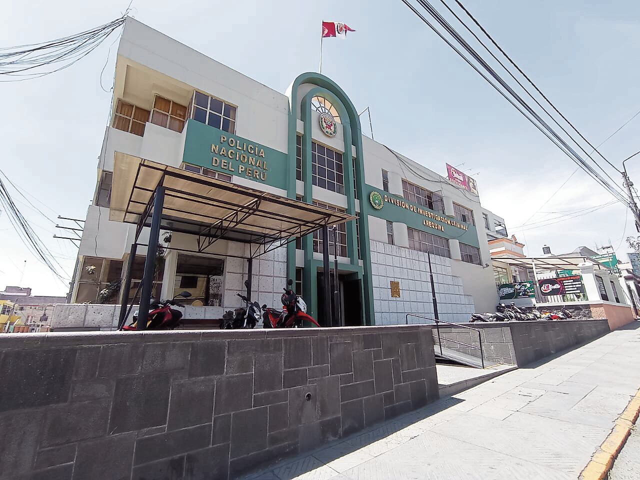 Policía en alerta ante robos al paso. (Foto: GEC)