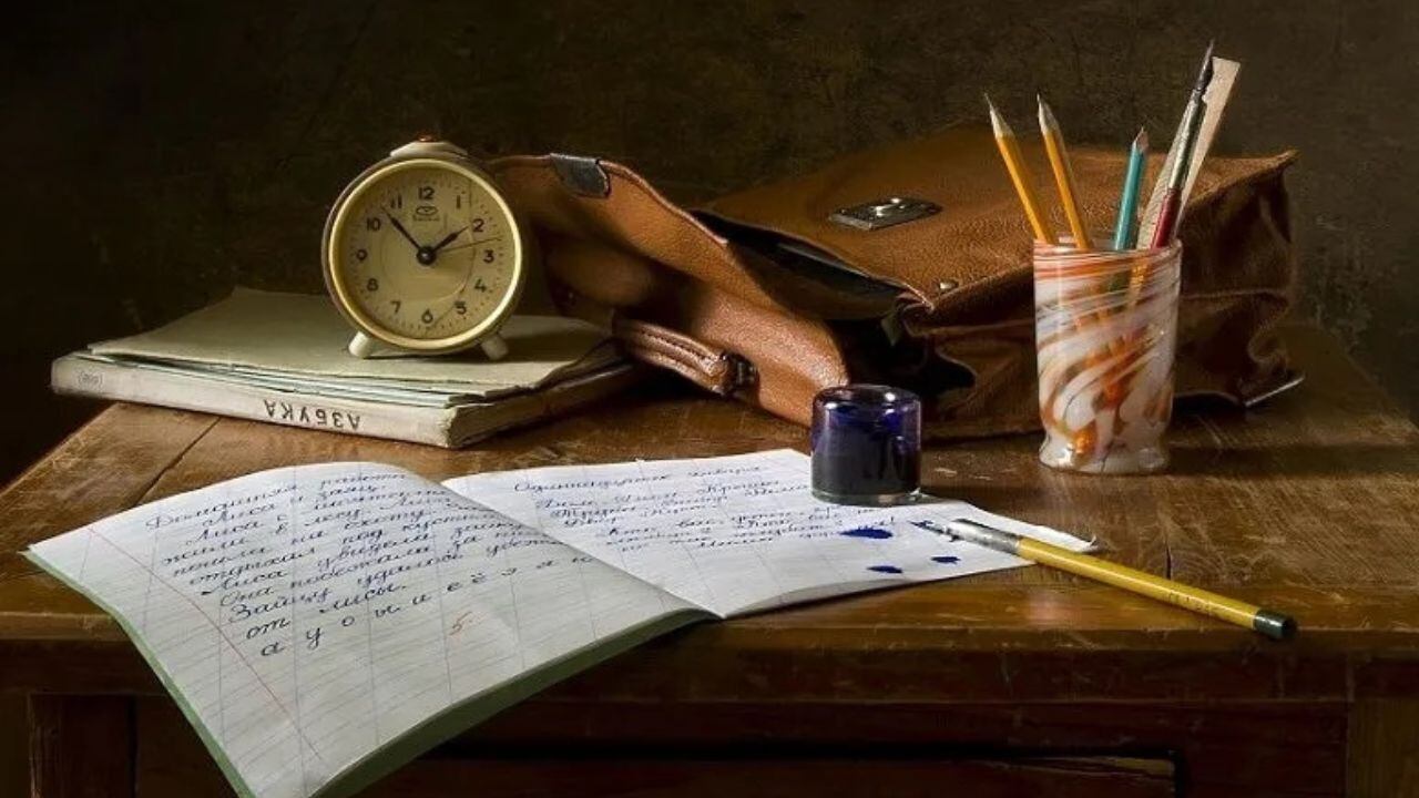 Para Carmen Bobes, la novela no puede ser explicada como una copia de la realidad, sino como creación; como el resultado de un proceso artístico creativo, realizado exclusivamente por un sujeto.