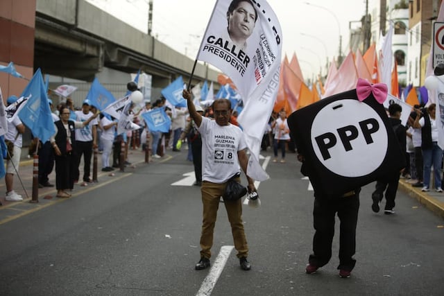 Simpatizantes de partidos llegan a exteriores del Centro de Convenciones por debate presidencial (Foto: Julio Reaño/GEC)