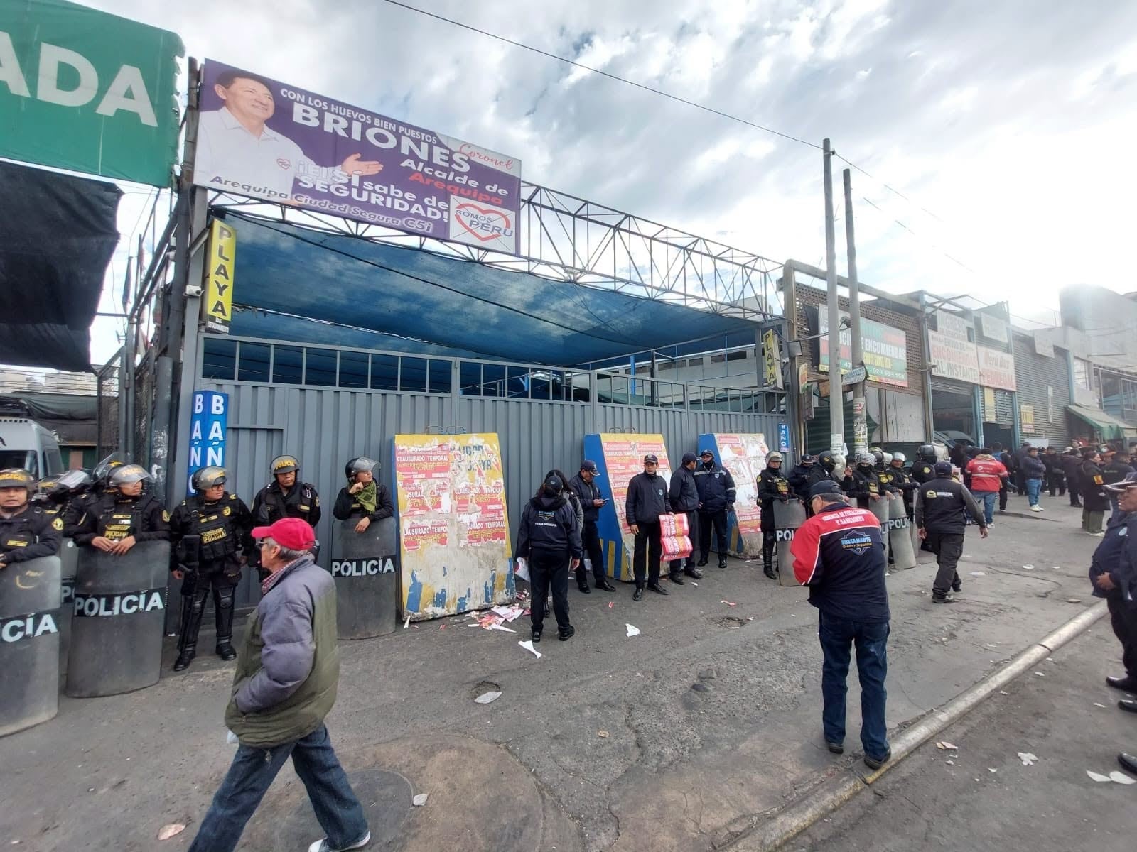 Intervienen un terminal de minivanes por operar en la informalidad. Foto: Cortesía