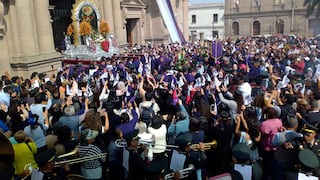 Tacna: Miles acompañan imagen del Señor de los Milagros en procesión
