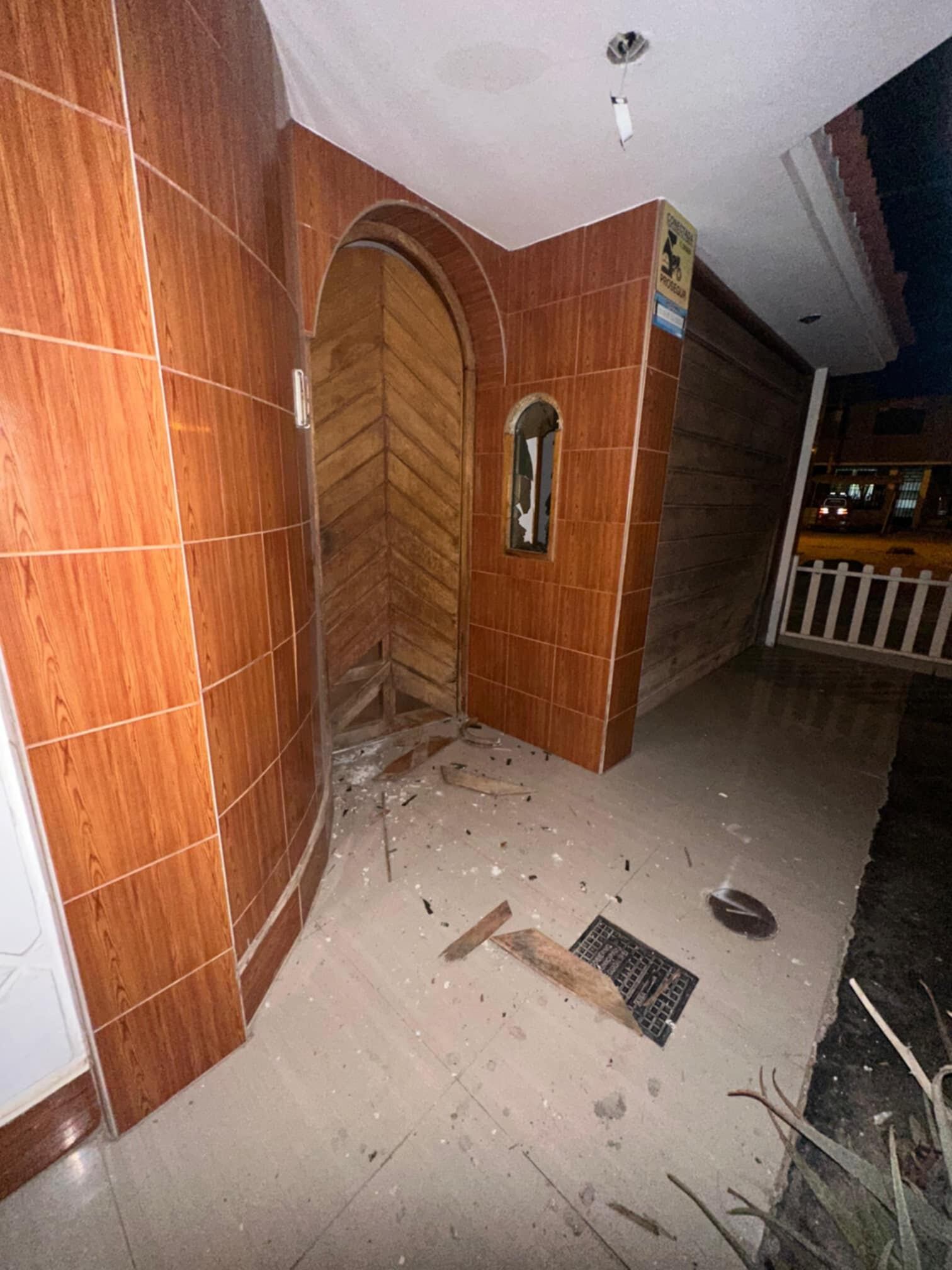 La noche del último martes, delincuentes detonaron dinamita en una casa en el distrito de Guadalupe y la madrugada de hoy otra banda hizo lo propio en un local de venta de comida en Florencia de Mora