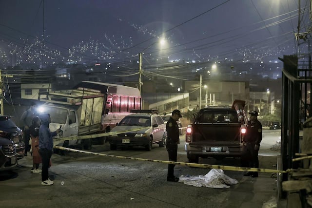 Asesinan a dos amigos en San Juan de Lurigancho (Fotos: Joel Alonzo/GEC)