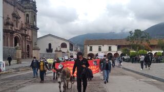 Ayacucho: Docentes protestan exigiendo adjudicación pública de plazas