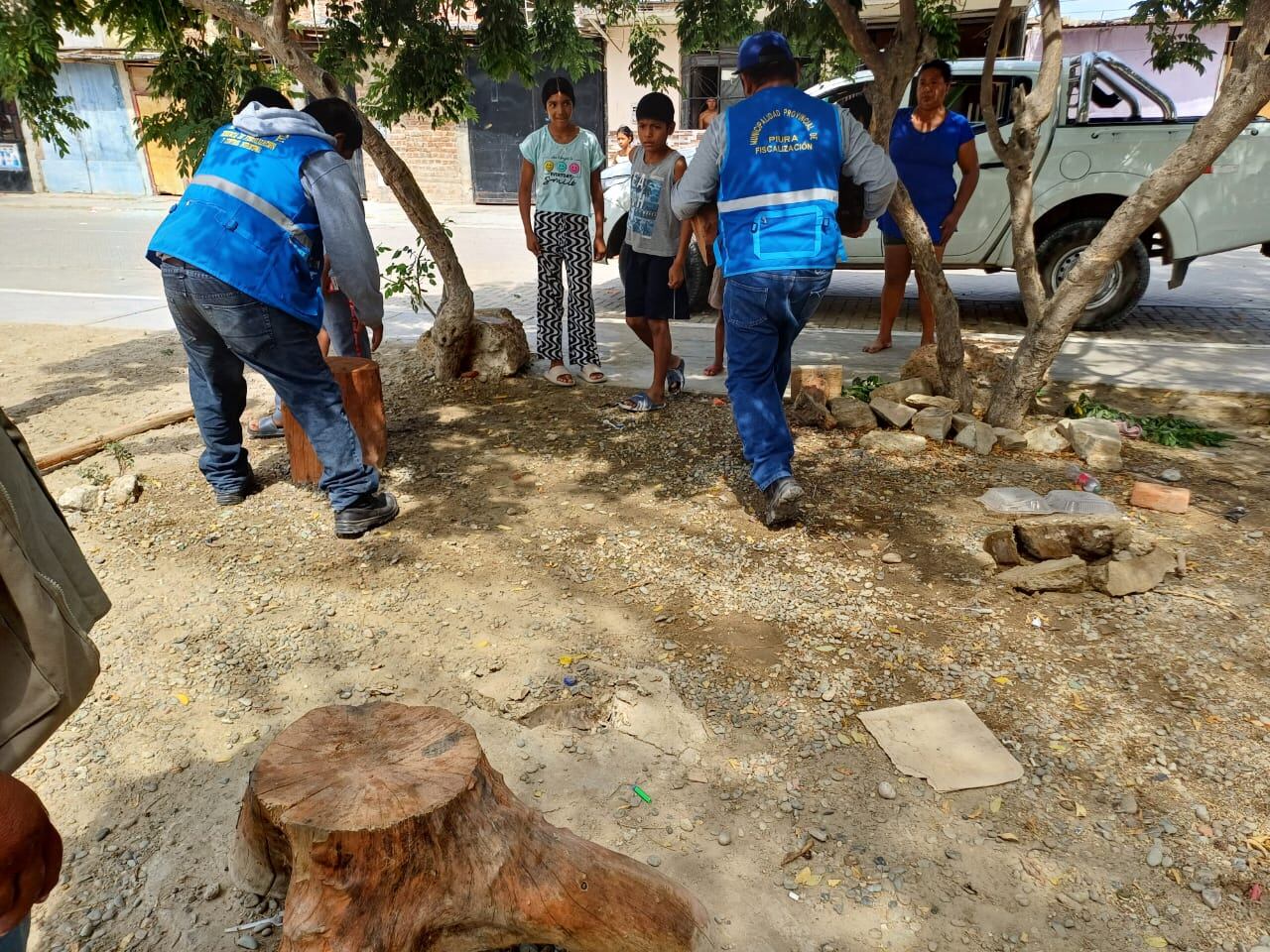 Destruyen construcciones ilegales en vías públicas del A.H. Juan Valer de Piura