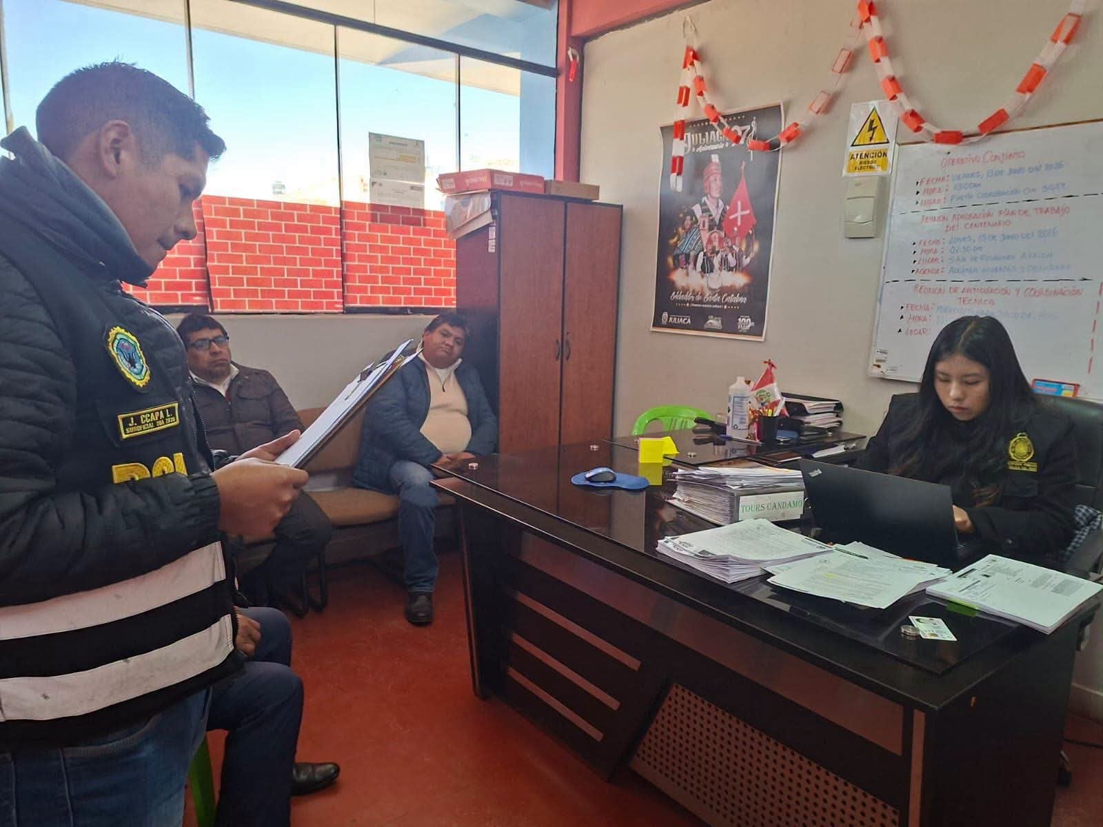 La investigación del Ministerio Público sostiene que los investigados habrían conformado una red dedicada a solicitar pagos indebidos para favorecer a conductores sancionados con infracciones de tránsito en Juliaca.