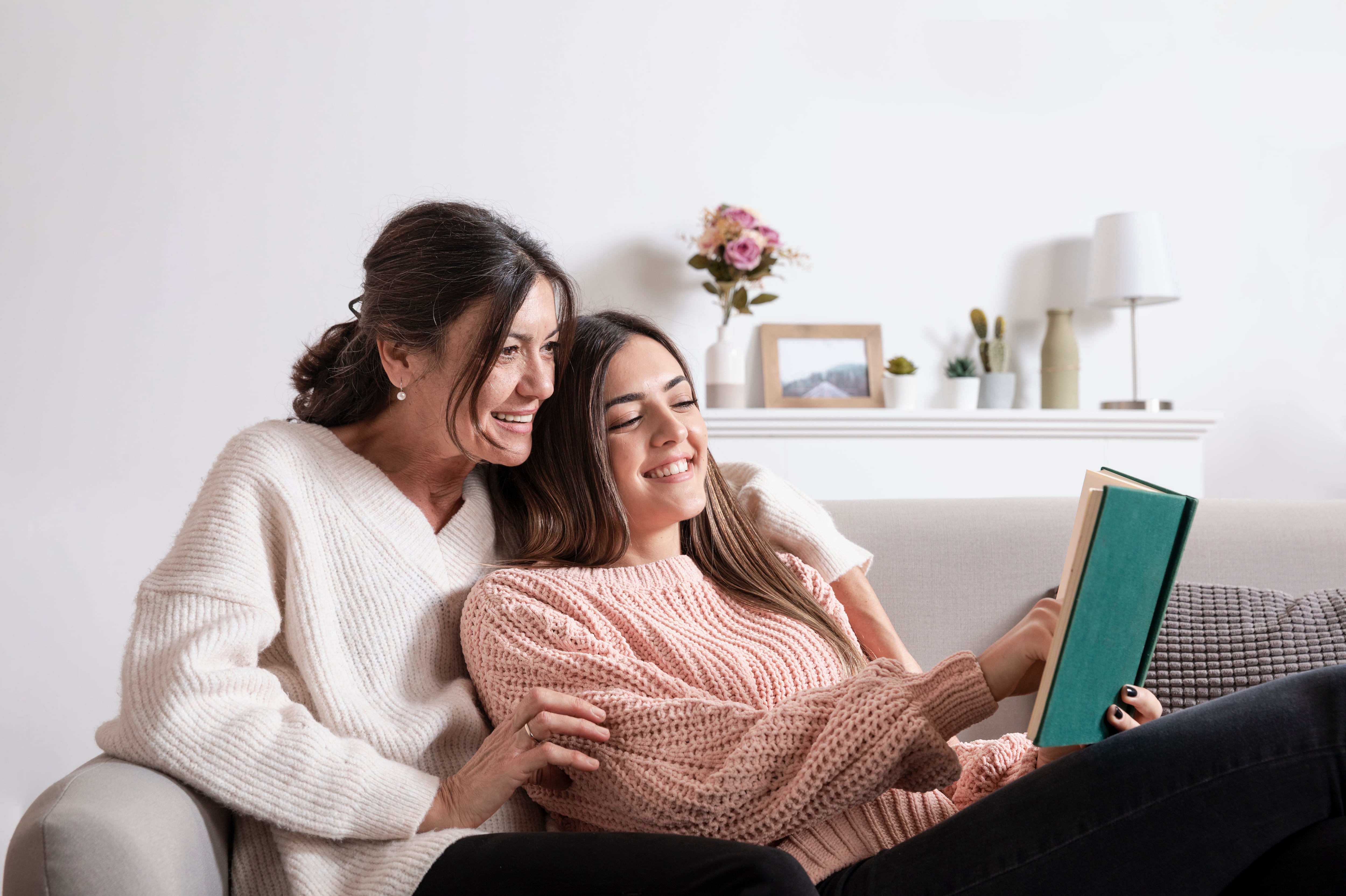 En el marco del Día de la Madre, una especialista en Psicología explica por qué el bienestar emocional de las madres influye directamente en la convivencia familiar.