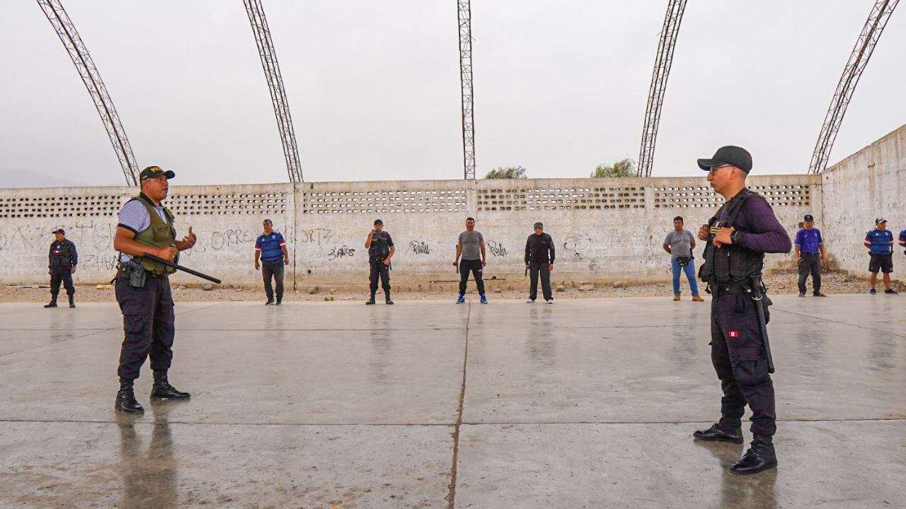 La capacitación estuvo a cargo de efectivos de la Policía Nacional del Perú y se realizó en el Club del Pueblo de El Porvenir.