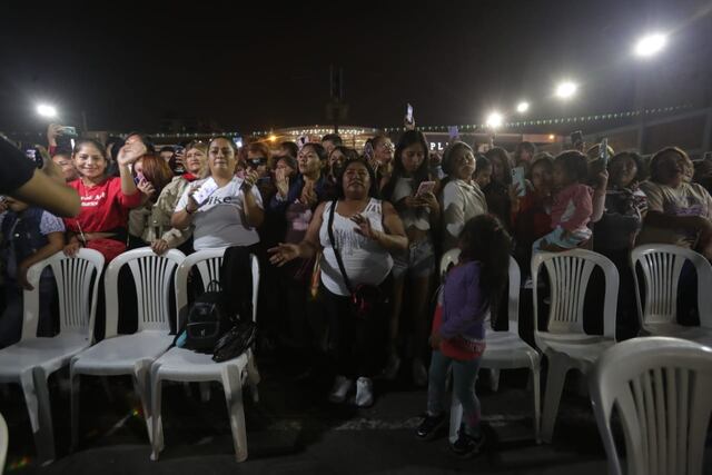 Fanáticos le dan el último adiós a la ‘Muñequita Milly’ en emotivo velorio en Ate FOTO:  Alessandro Currarino / @photo.gec