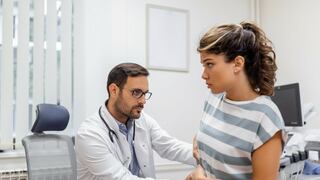 Dolor abdominal: cuándo puede ser señal de problemas en la vesícula o el páncreas