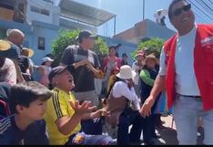 Congresista Edwin Martínez es abucheado durante desfile en Arequipa (VIDEO)