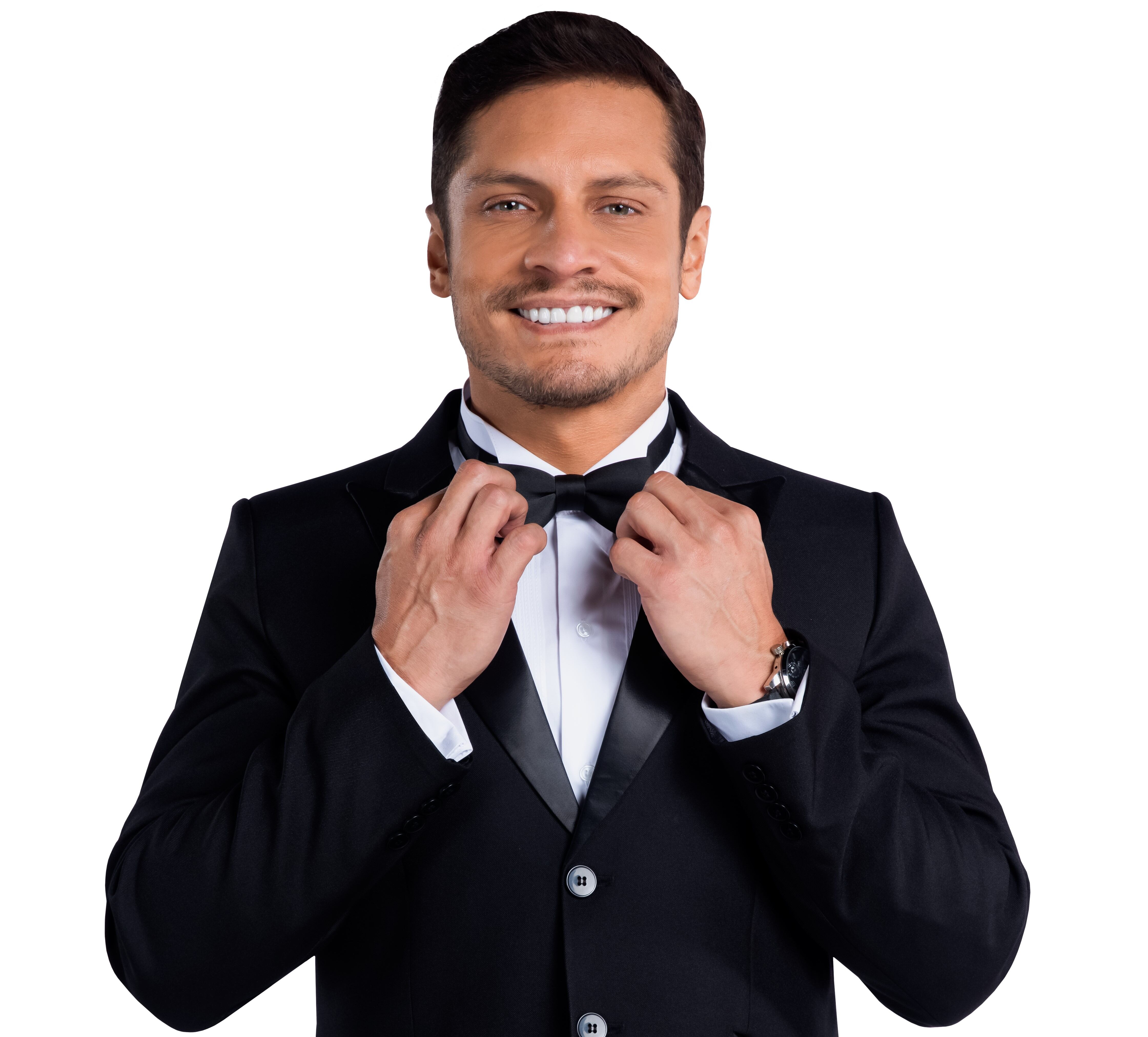 Nico Ponce encarna a Santiago en la telenovela "#PobreNovio" que transmite Latina.