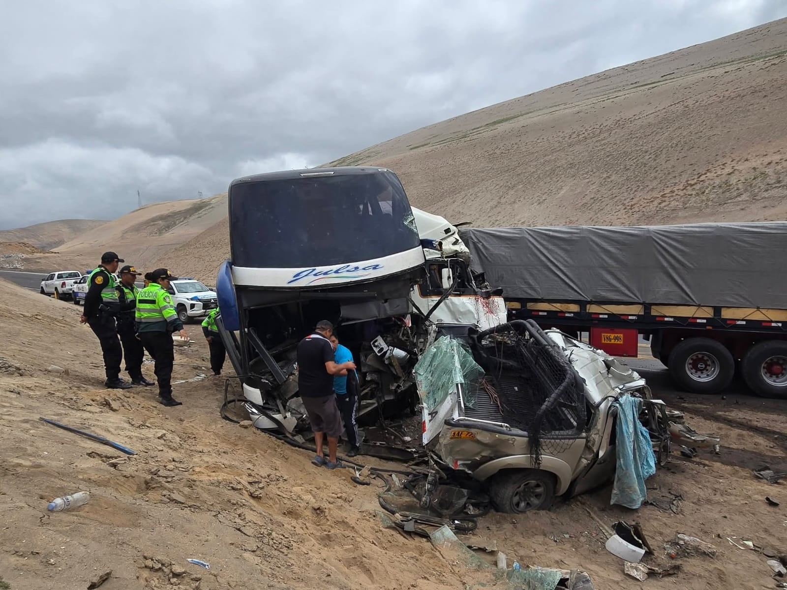 Muertos y heridos en la Panamericana Sur, tras choque de la empresa Julsa en la provincia de Camaná