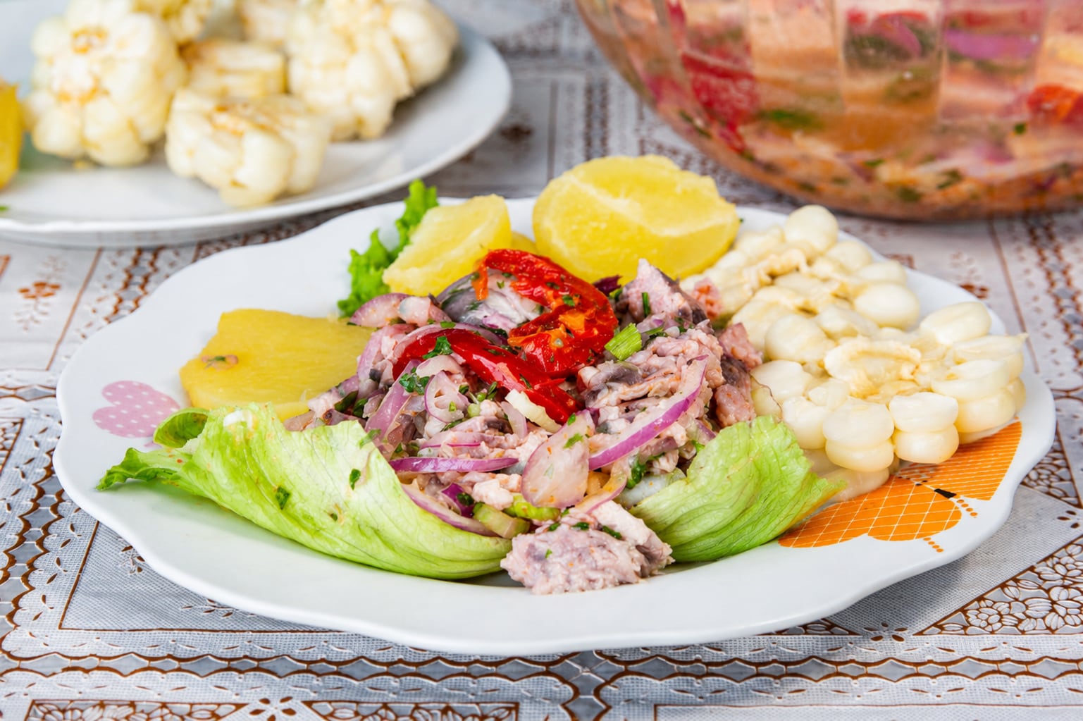 La frescura del pescado, insumos locales y recetas transmitidas de generación en generación marcan las diferencias del ceviche en la costa norte, centro y sur del país.