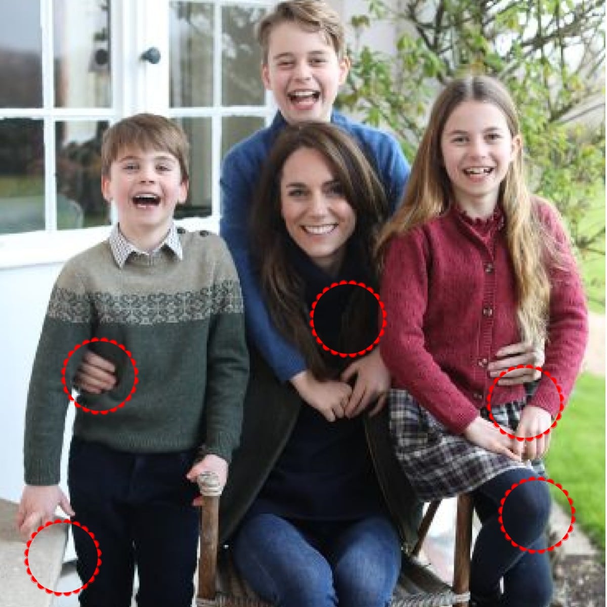 La Princesa de Gales se disculpó "por cualquier confusión" después de admitir haber editado una fotografía del Día de la Madre de ella y sus hijos. Aquí te muestro los errores en la imagen. (Foto: @KensingtonRoyal / Composición)