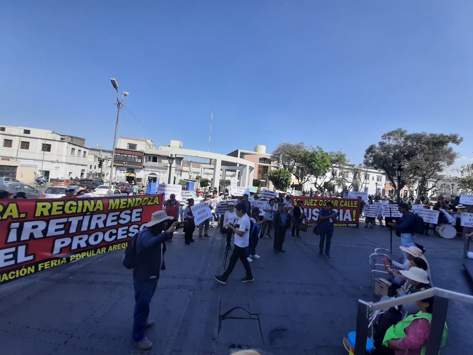 Comerciantes protestaron en los exteriores de la Corte de Arequipa. (Foto: Correo)