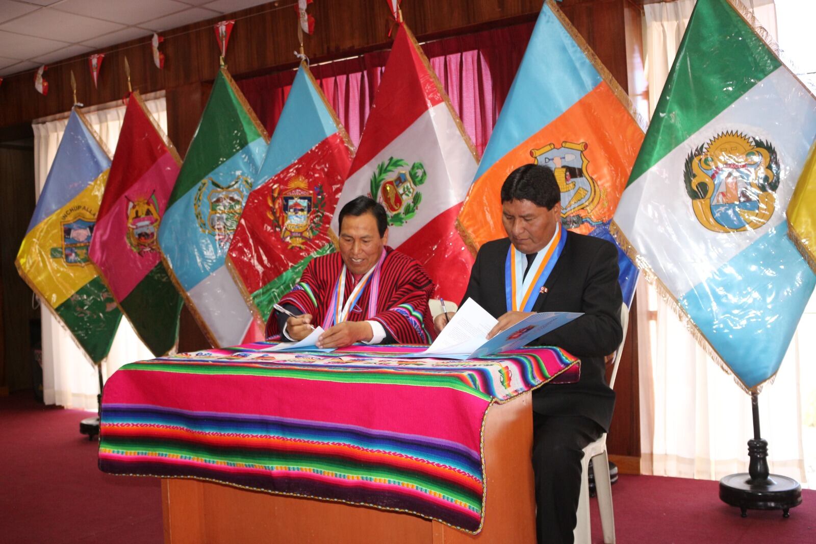 Autoridades suscribieron convenio para beneficio de jóvenes y estudiantes universitarios. Foto/Difusión.