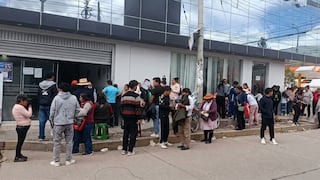 Cientos hacen colas en Reniec de Huancayo y no son atendidos por fallas en el sistema