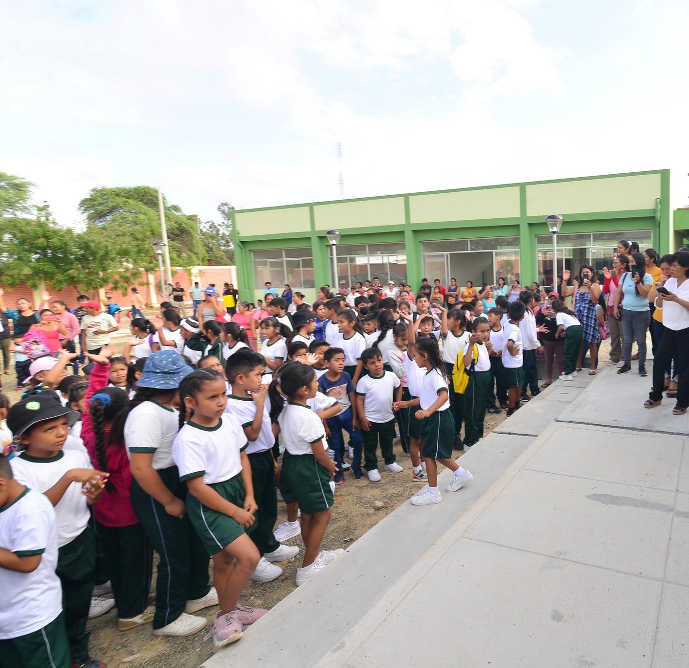 Dicho centro educativo fue inaugurado en marzo del presente año por el alcalde de Piura, Gabriel Madrid Orue. Fue construido por la ARCC.