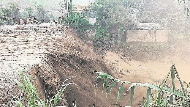 Caída de nuevo huaico causa cierre de Carretera Central