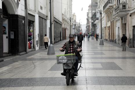 Paro de transportistas: Poca afluencia de personas y negocios cerrados en el Cercado de Lima (FOTOS)