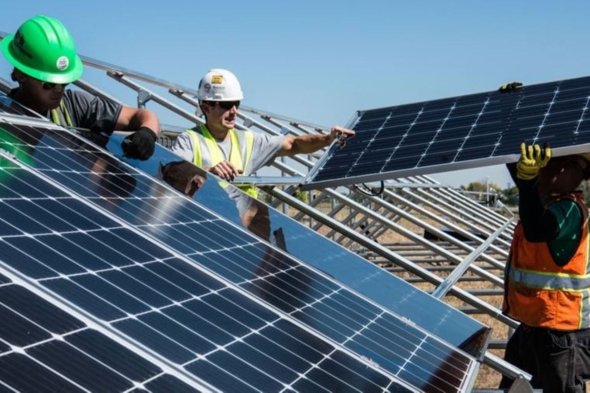 Los profesionales en energías renovables lideran la transición hacia un futuro sostenible. Foto: El Peruano.