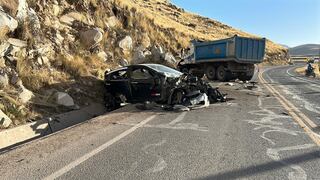 Puno: Un muerto y un herido tras el violento choque de auto y volquete en la vía Juliaca-Arequipa
