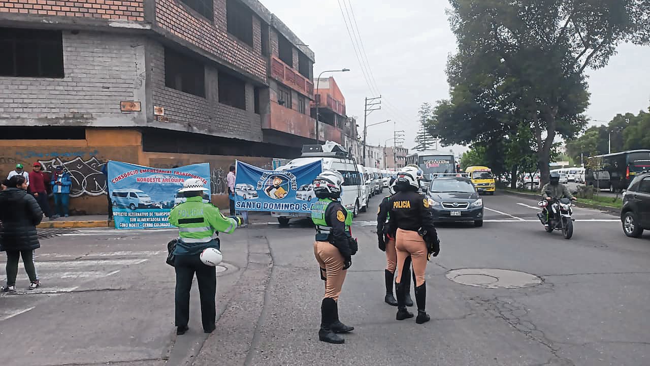 Transportistas llegaron hasta el Filtro, en Arequipa, ocasionando caos vehicular. (Foto: Yunsu Pariapaza/@photo.gec)