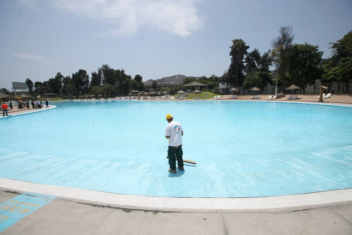 La piscina central del Club Metropolitano Huiracocha.