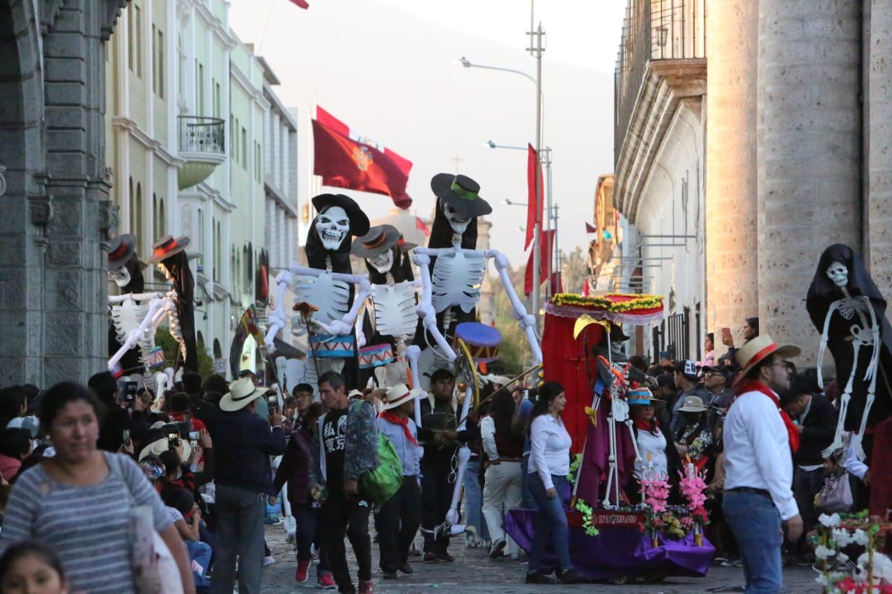 Llamativo ingreso a la Plaza de Armas fue el centro de atención. (Foto: Leonardo Cuito)