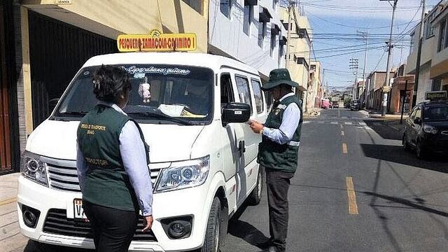 Al menos 900 vehículos "loncheritas" informales generan desorden en Arequipa