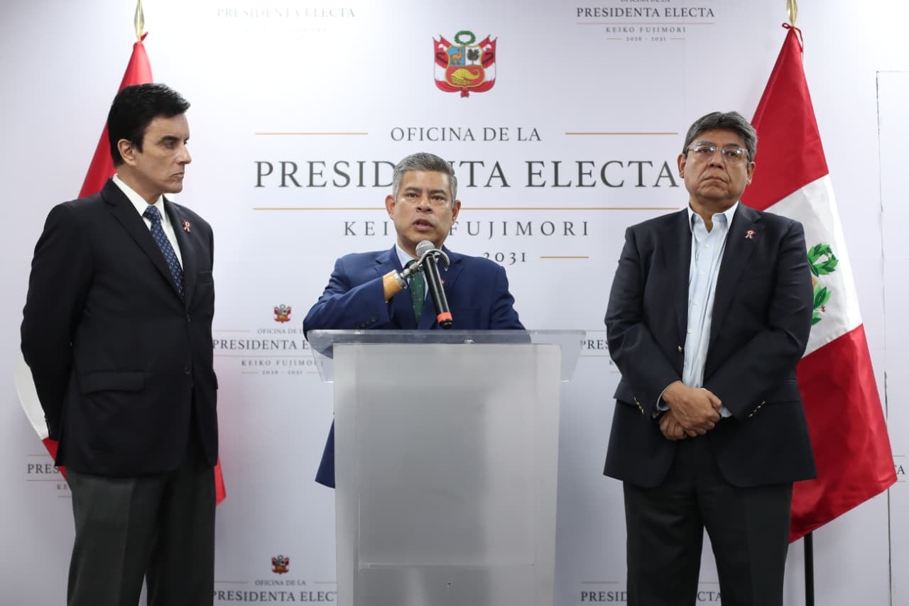 El futuro jefe de la PCM indicó que ya inició conversaciones con representantes políticos y sectores sociales para alcanzar acuerdos. También señaló que prepara medidas iniciales frente a la inseguridad ciudadana y el fenómeno El Niño. (Fotos: Jesús Saucedo/GEC)