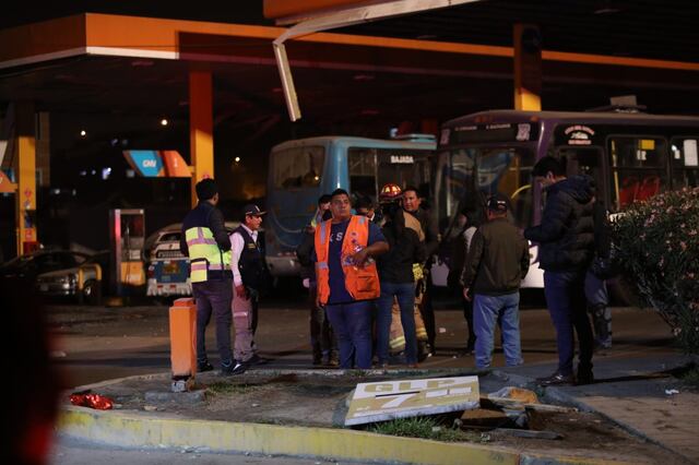 Lima, Lunes 20 de mayo del 2024. Un fallecido y al menos 20 heridos ha dejado la deflagración por fuga de gas glp en un grifo ubicado en el distrito de Villa María del Triunfo. Fotos: Anthony Niño de Guzman