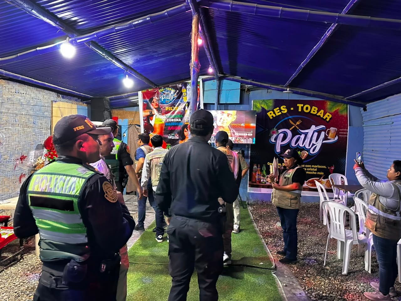 Intervienen locales informales.