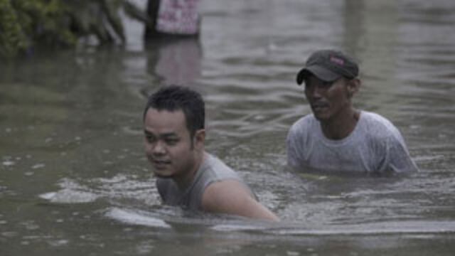 Torrenciales lluvias paralizan la capital de Filipinas