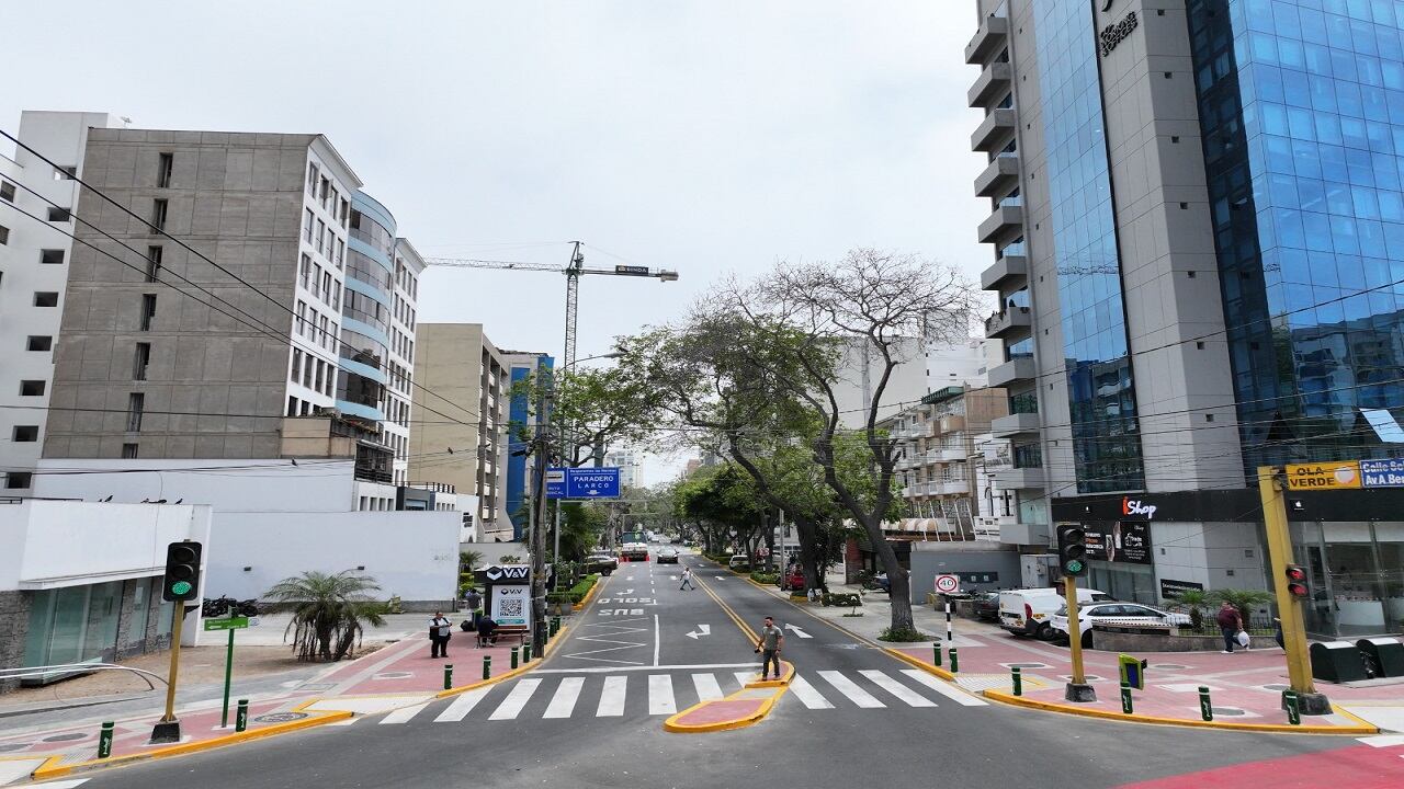 Nueva av. 28 de Julio ahora también cuenta con rampas de concreto y baldosas podotáctiles