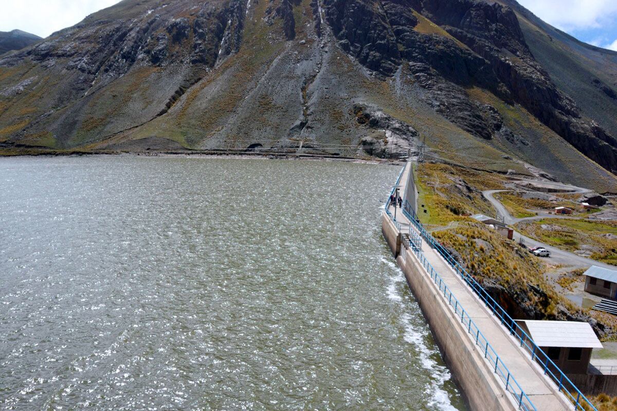 La norma amplía las competencias del Fondo Sierra Azul en proyectos de seguridad hídrica y optimización agrícola sin restricciones geográficas ni altitudinales.