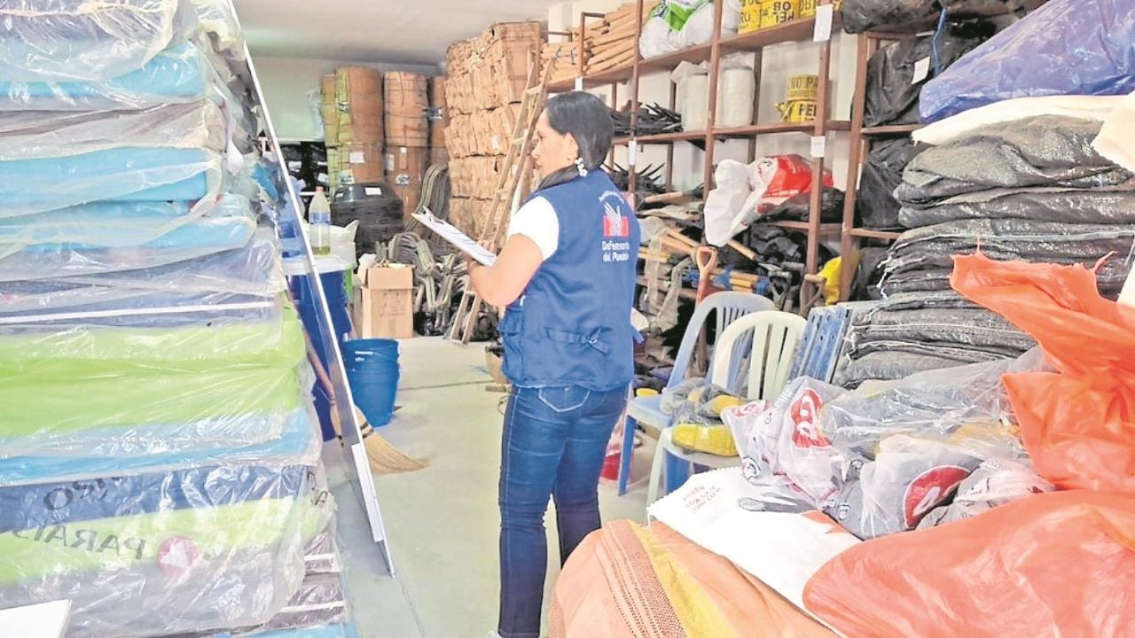 Defensoría del Pueblo en La Libertad puso en evidencia que la comuna de Víctor Larco Herrera tenía productos que habían caducado. Además, se encontró ayuda solo para 20 familias. En tanto, en Florencia de Mora, no se halló absolutamente nada. Esto sucede a pesar del estado de emergencia decretado por lluvias.