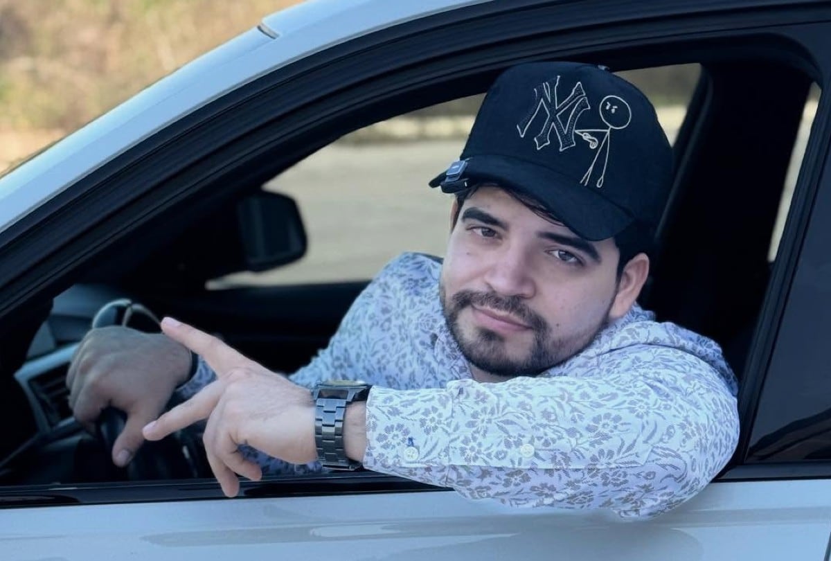 César Gastelum, quien superaba los 500 mil seguidores en TikTok, fue atacado por un sujeto armado mientras participaba en una transmisión junto a dos amigos en el exterior de un restaurante. | Crédito: cesargastelum_57 / Instagram