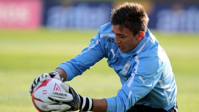 Uruguay afrontará el repechaje sin Fernando Muslera