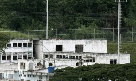 Más de 200 presos políticos en Venezuela inician huelga de hambre en El Rodeo